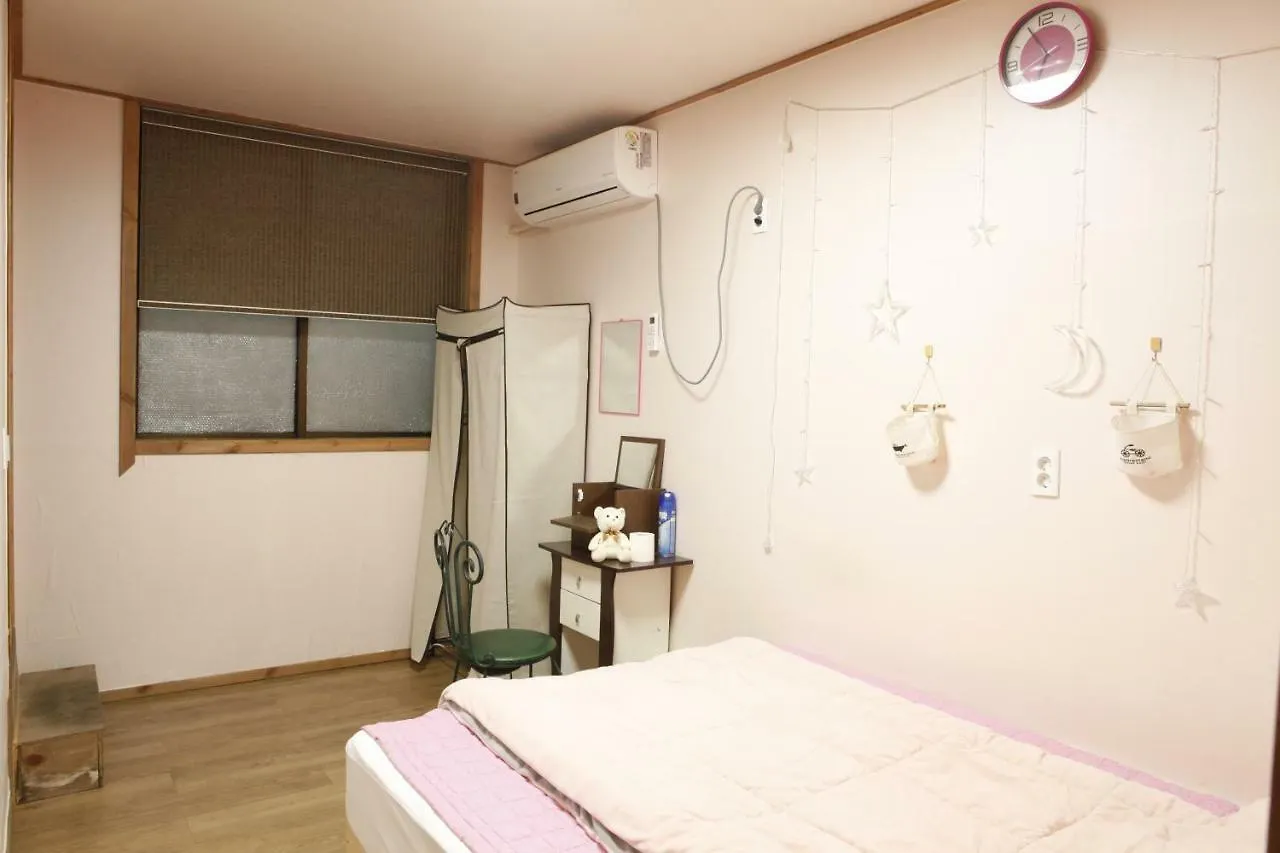 בית הארחה ג'גו Baozen Guesthouse